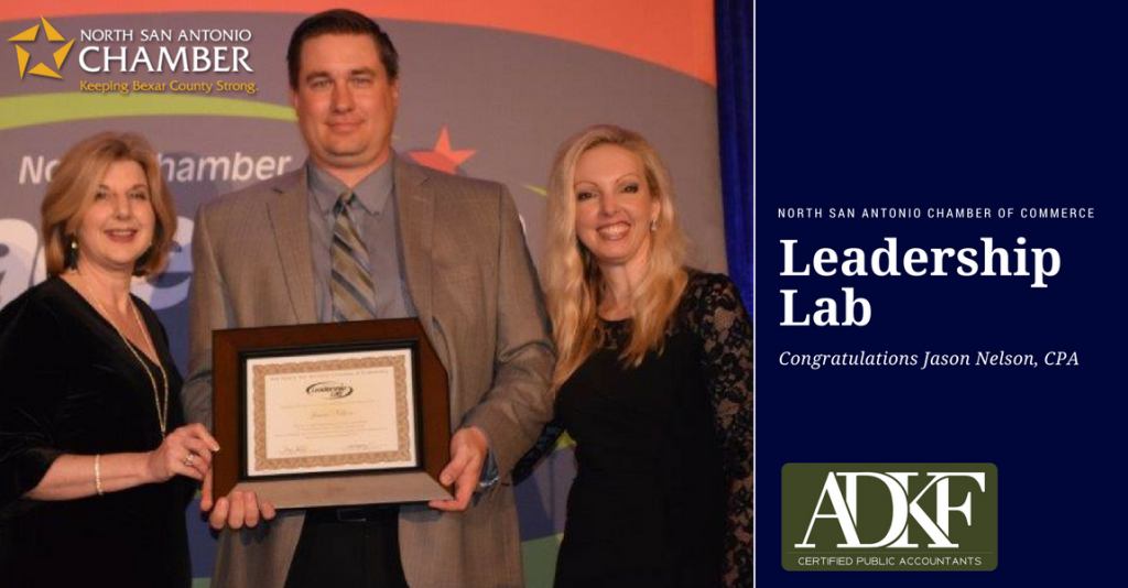 Award presentation at Leadership Lab event.